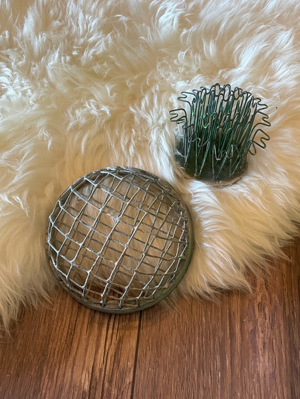 VTG metal cage-style flower frogs ~ Set of 2 - Picture 4 of 6